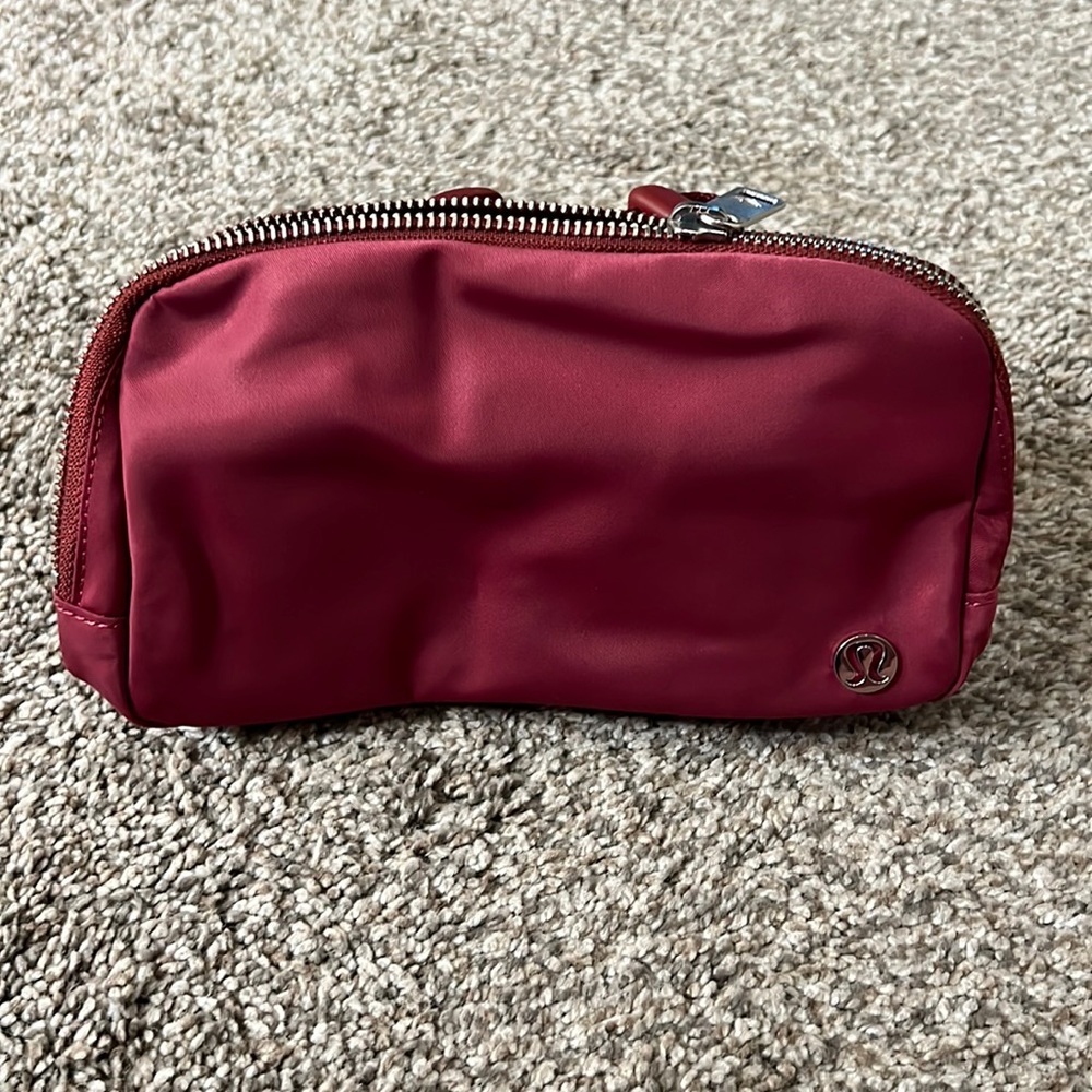 Lululemon Everywhere Belt Bag